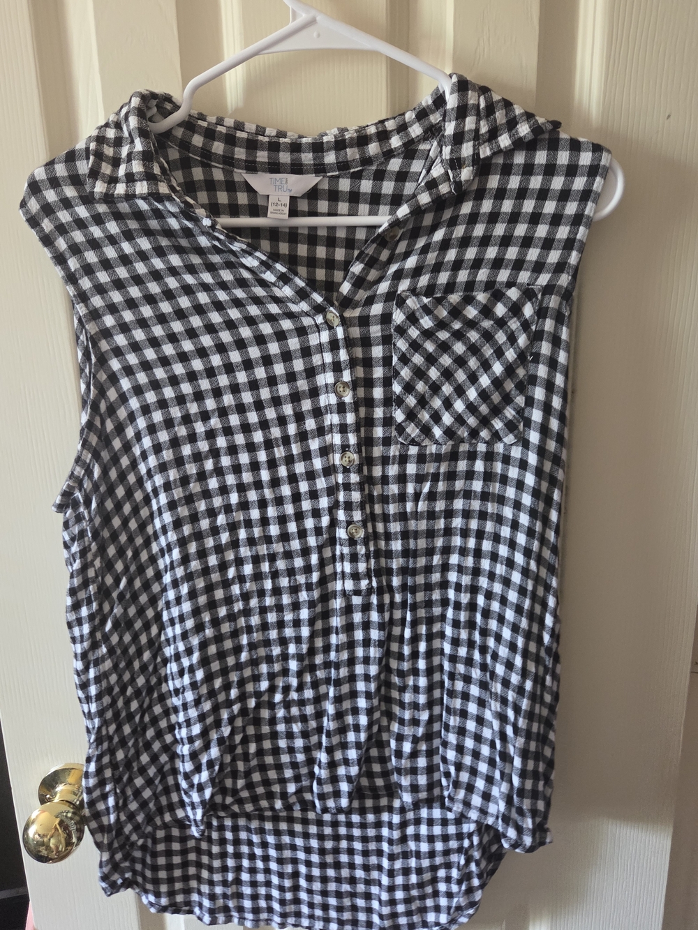 Time and Tru Black and White Gingham Sleeveless Button-Front Shirt